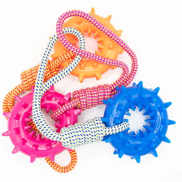 ¿Cuáles son las ventajas del diseño del engranaje del juguete para perros Cotton Rope With Plastic Gear?